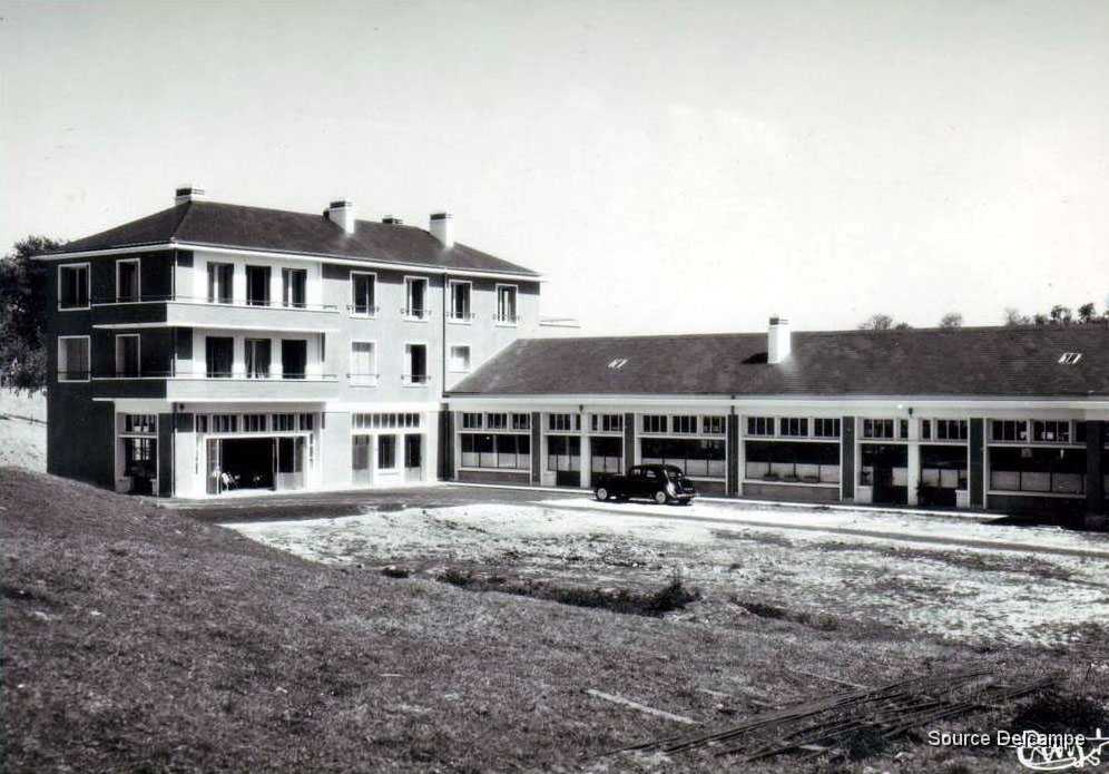 76 Fontaine le Dun Le Groupe Scolaire.jpg